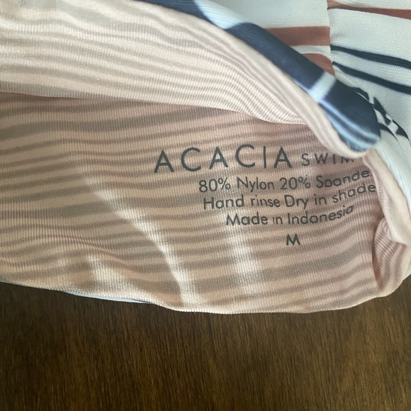 EUC ACACIA BIKINI MED TOP CRISS CROS BACK TIE - Picture 3 of 3